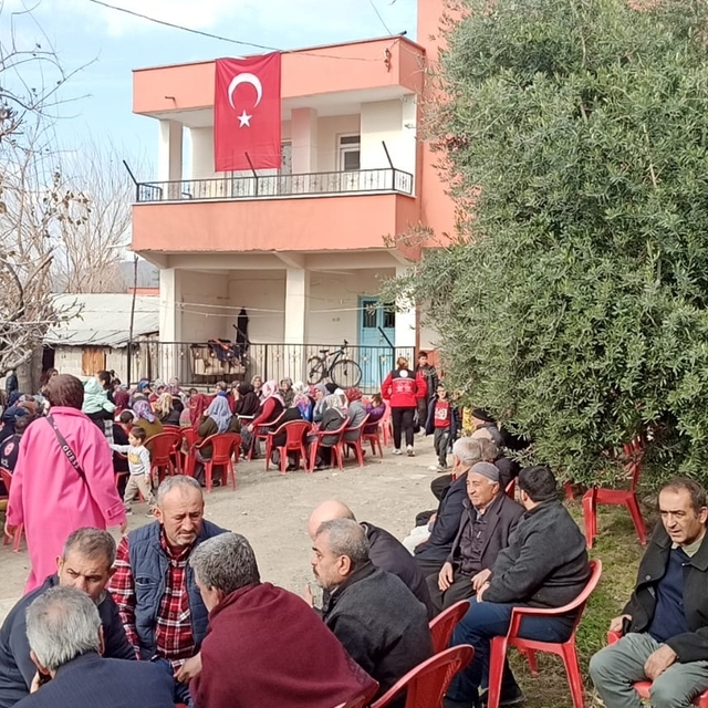 Şehit Piyade Uzman Çavuş Kadir Dingil'in Osmaniye'deki ailesine acı haber v...