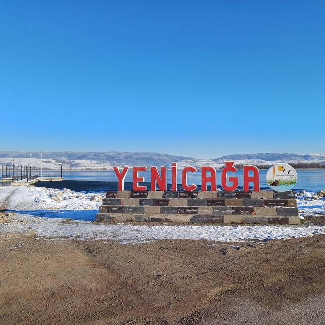 Yeniçağa Gölü kısmen buz tuttu