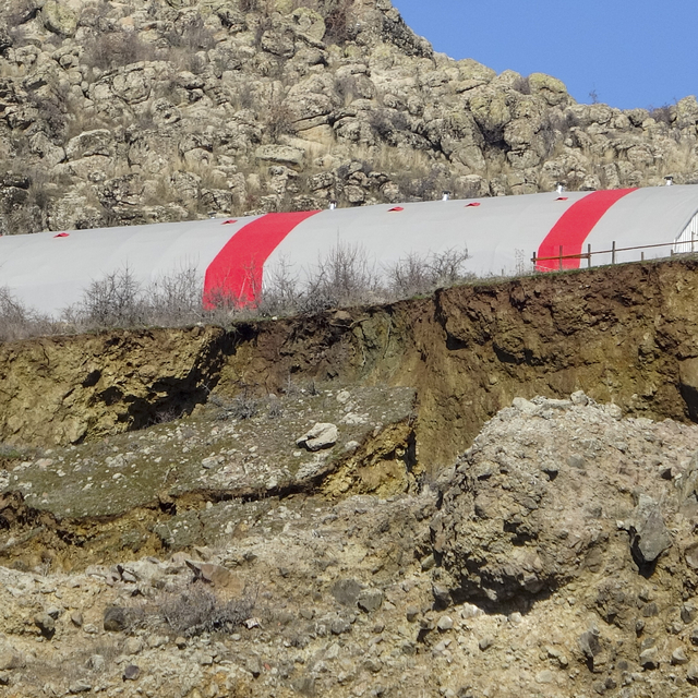 Uşak'ta heyelan yaşanan bölgedeki 2 ev tedbir amaçlı tahliye edildi