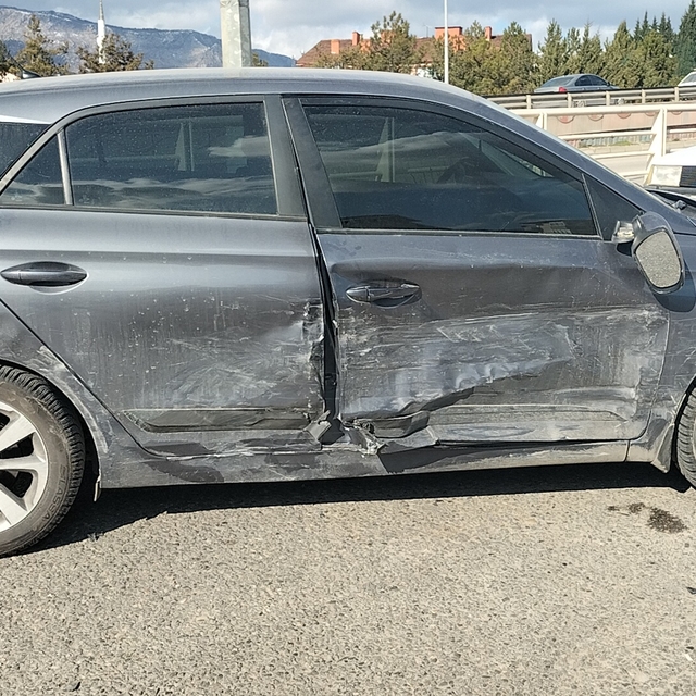 Karabük'te iki otomobilin çarpıştığı kazada 1 kişi yaralandı