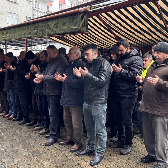 Artvin'de eşi tarafından öldürülen kadının cenazesi toprağa verildi