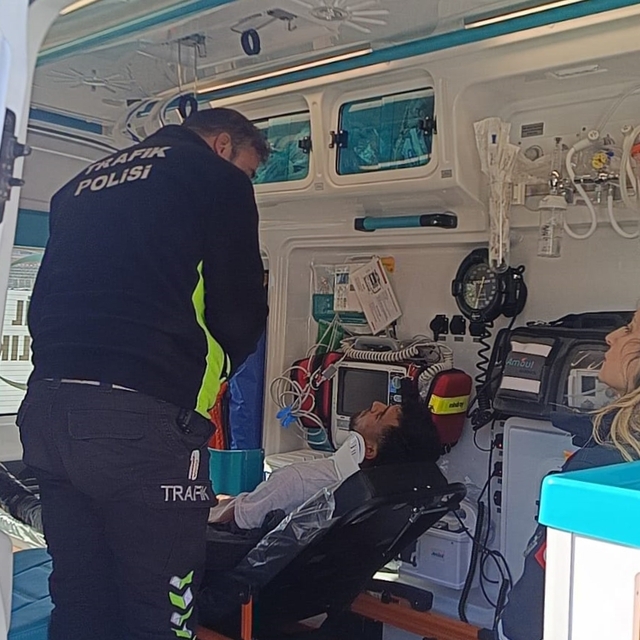 Adana'da otomobilin çarpıp kaçtığı motosikletin sürücüsü yaralandı