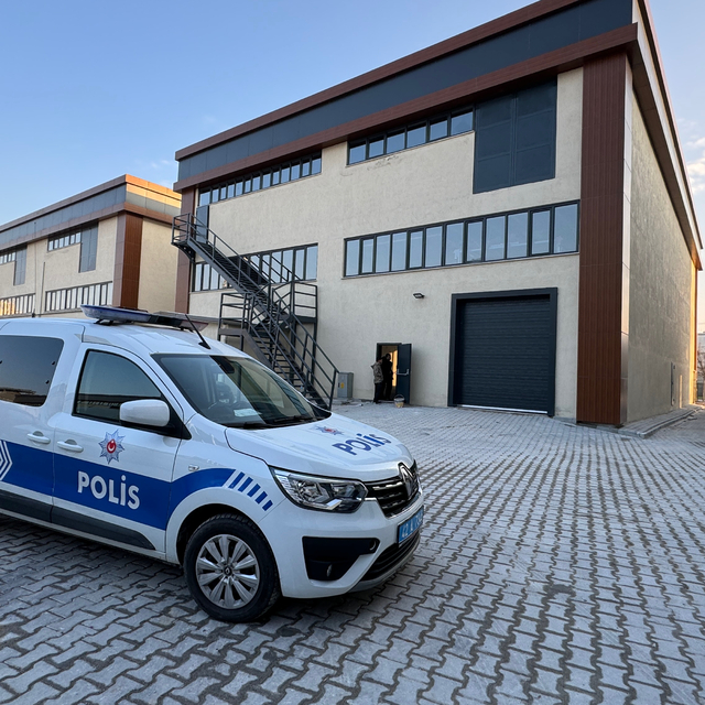 Konya'da yük asansörünün düşmesi sonucu 3 kişi yaralandı