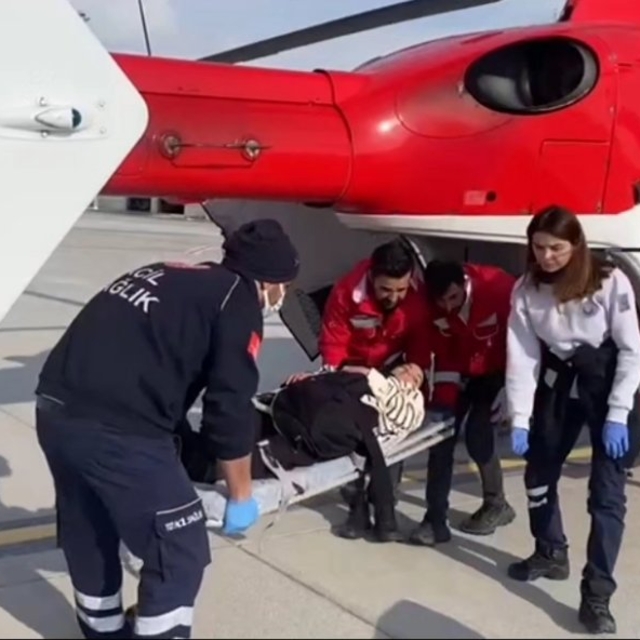 Van'da 19 yaşındaki hasta ambulans helikopterle hastaneye ulaştırıldı
