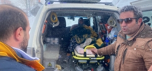 Yol kapanınca hamile kadın köyde doğum yaptı