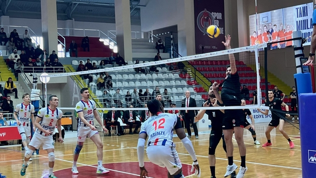 Voleybol: AXA Sigorta Efeler Ligi