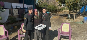 Kahramanmaraş'ta jandarmadan depremde hayatını kaybeden askerlerin aileleri...