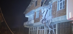 Tokat'ta heyelan tehlikesi bulunan köydeki caminin minaresi devrildi