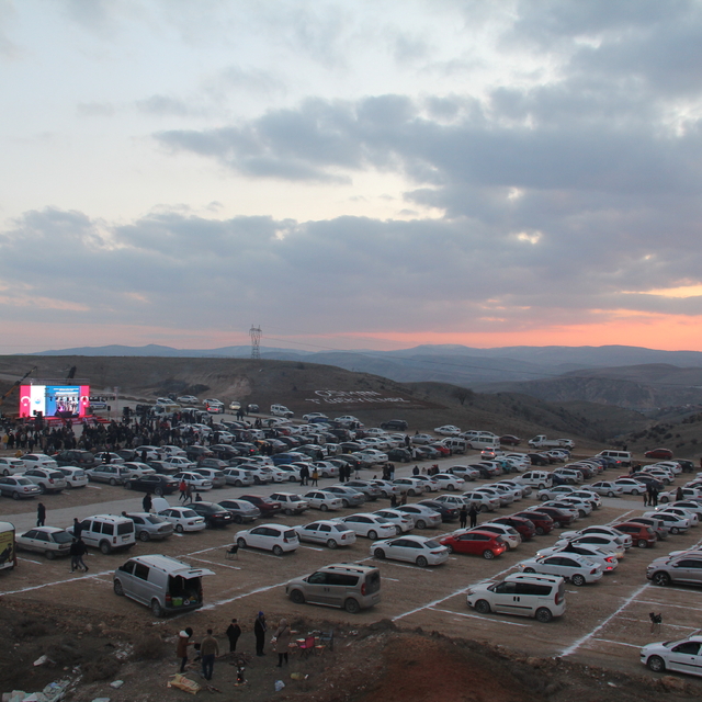 Kırıkkale'de açık havada "arabalı sinema" etkinliği düzenlendi