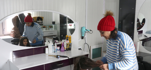 6 ŞUBAT DEPREMLERİNİN BİRİNCİ YILI - Depremde iki evladını kaybeden kuaför...