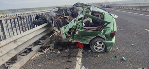 Tekirdağ'da bariyerlere çarpan otomobilin sürücüsü öldü