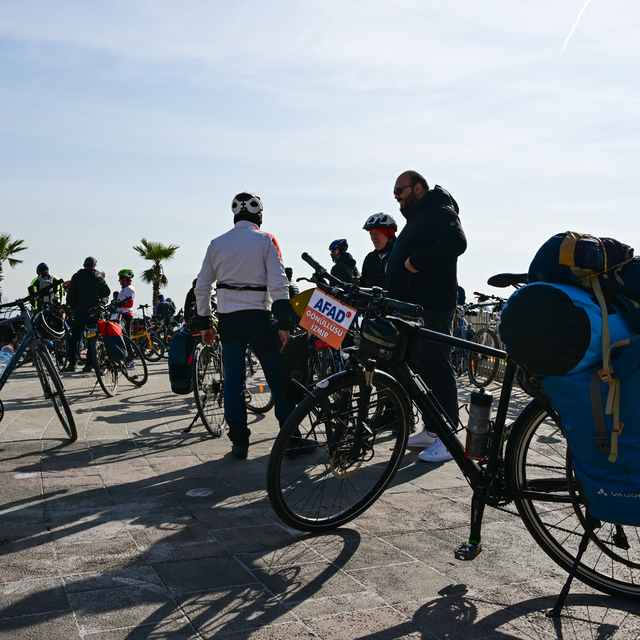 İzmir'de bisikletlilerden Kahramanmaraş merkezli depremlerin 1. yıl dönümü...