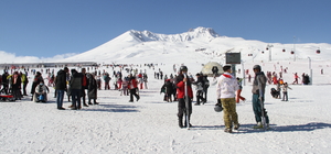 Erciyes'te yarıyıl tatilinde son gün yoğunluğu