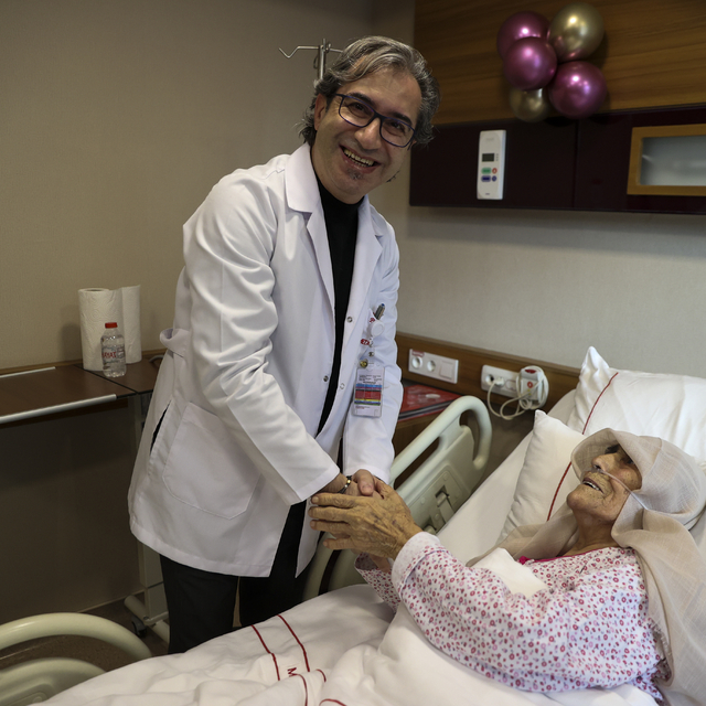 Gaziantepli 111 yaşındaki Hatice nine hayata beşinci kez "merhaba" dedi