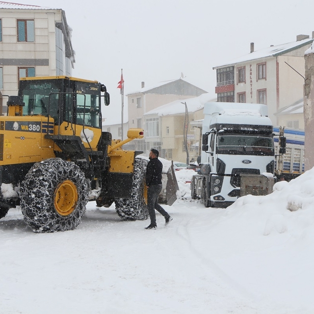 Elazığ, Şırnak, Bingöl'de 50 yerleşim yerine ulaşım sağlanamıyor