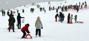 Keltepe Kayak Merkezi'nde yarıyıl tatili yoğunluğu sürüyor