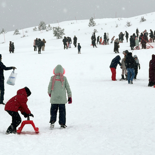 Keltepe Kayak Merkezi'nde yarıyıl tatili yoğunluğu sürüyor