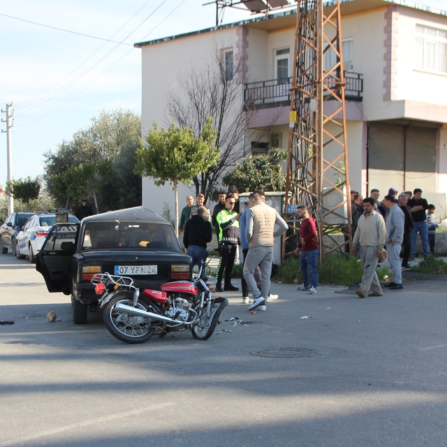Antalya'da motosiklet ile otomobilin çarpıştığı kazada 2 kişi yaralandı