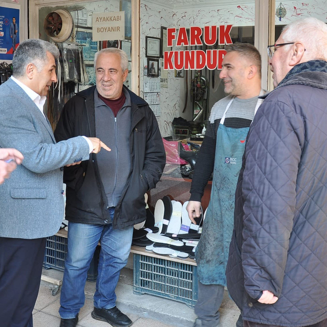 AK Parti Karabağlar Belediye Başkan adayı Tunç, esnafı ziyaret etti