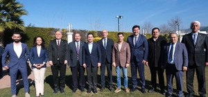 CHP'nin Muğla Büyükşehir Belediye Başkan adayı Aras, gazetecilerle bir aray...