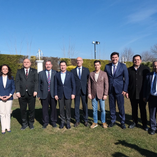 CHP'nin Muğla Büyükşehir Belediye Başkan adayı Aras, gazetecilerle bir aray...