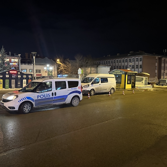 Erzurum'da kavgada bıçaklanan genç ağır yaralandı