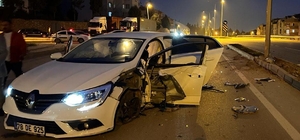 Bursa'da iki otomobilin çarpıştığı kazada 4 kişi yaralandı