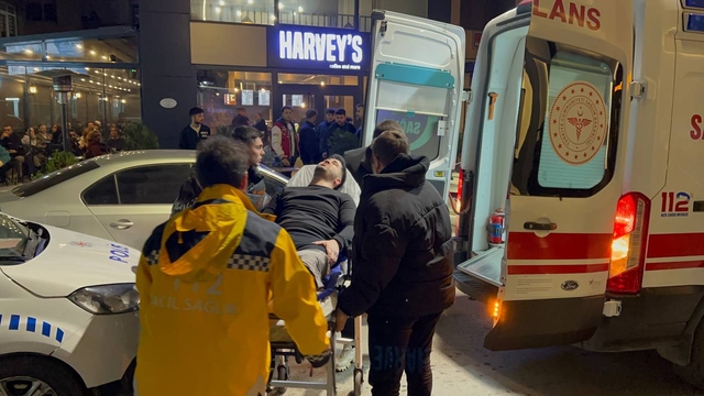 Kocaeli'de iki grup arasındaki kavgada 1 kişi bıçakla yaralandı