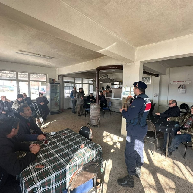 Edirne'de jandarma köylerdeki vatandaşları bilgilendiriyor