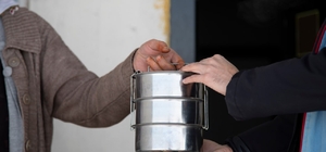 Ağrı'da ihtiyaç sahibi ailelere her gün sıcak yemek ulaştırılıyor