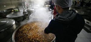 Afetzede öğrenciler depremzedelerin ihtiyacı için geceyi gündüze kattı