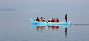 Beyşehir Gölü'ndeki yabani atların yaşadığı adada doğa yürüyüşü düzenlendi