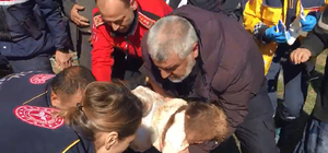 Sondaj kuyusuna düşen küçük Rabia'yı iple sarkıtılan itfaiye personeli kurtardı