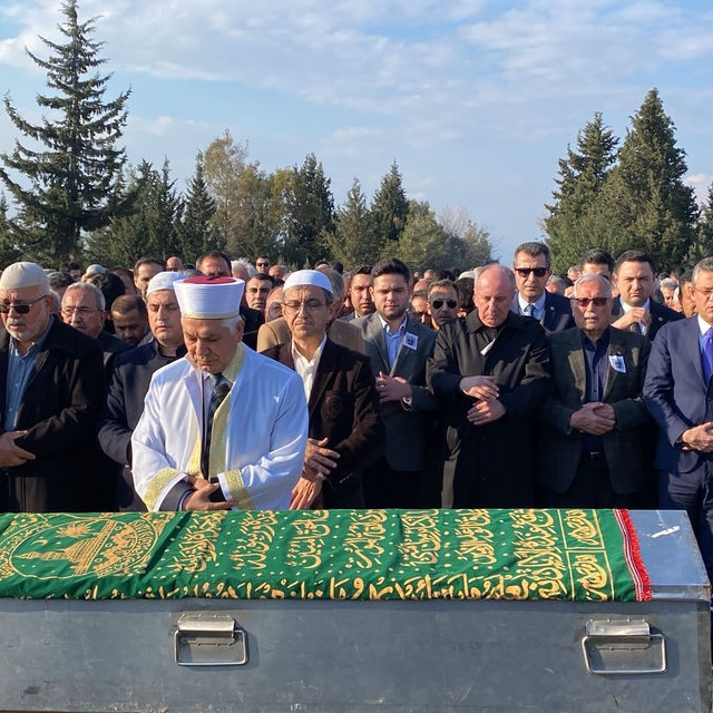 Özgür Özel, CHP Osmaniye İl Başkanı Döğüşcü'nün cenazesine katıldı