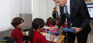 Sakarya Büyükşehir Belediye Başkan adayı Alemdar öğrencilerle ve vatandaşlarla buluştu