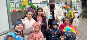 Hatay'da gönüllüler, "Tebessüm" projesiyle depremzede çocukların yüzünü gül...