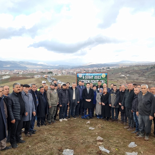 Adıyaman'ın Gölbaşı ilçesinde depremde hayatını kaybedenler için zeytin fid...