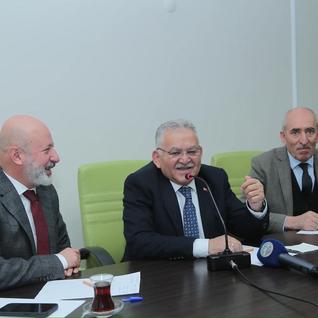 Başkan Büyükkılıç'tan Kayseri Oto Sanatkarlar Odası'na ziyaret