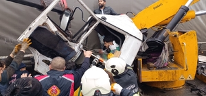 Mardin´de TIR´a çarpan vincin sürücüsü ağır yaralandı