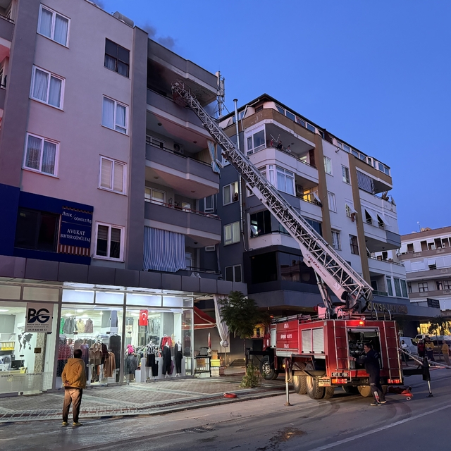 Alanya'da apartman dairesinde çıkan yangın hasara neden oldu