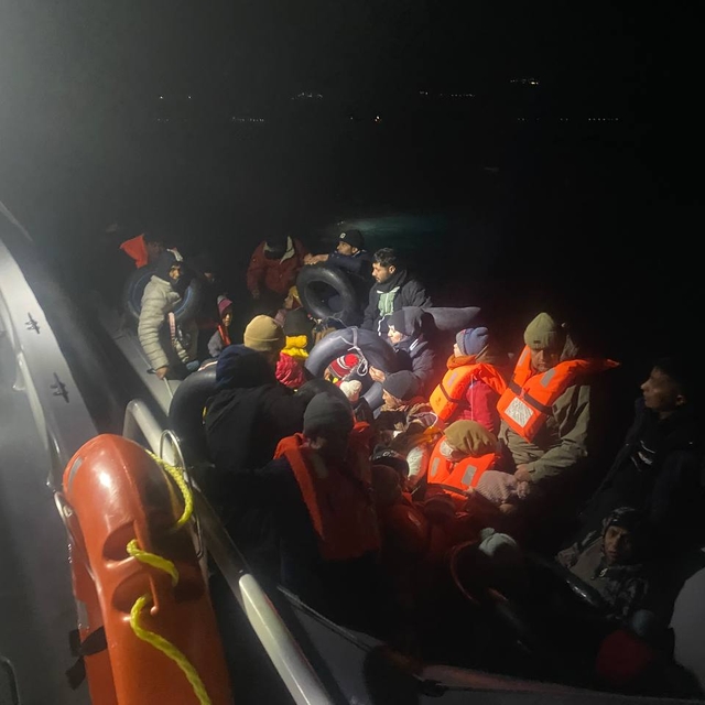 Çanakkale açıklarında 41 düzensiz göçmen yakalandı