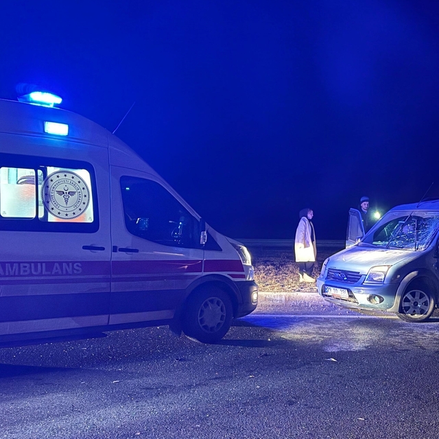 Gümüşhane'de yolcu otobüsü ile çarpışan hafif ticari aracın sürücüsü yarala...