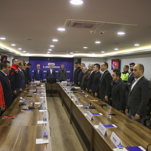 İzmir, Uşak ve Denizli'de 6 Şubat depremlerinin yıl dönümünde anma programı