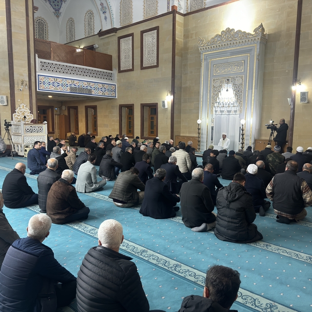 Adana'da, depremlerde hayatını kaybedenler anıldı