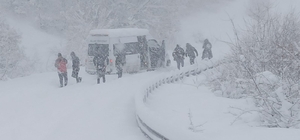 Ardahan'da eğitime 'kar' engeli; Posof-Ardahan kara yolu kapandı