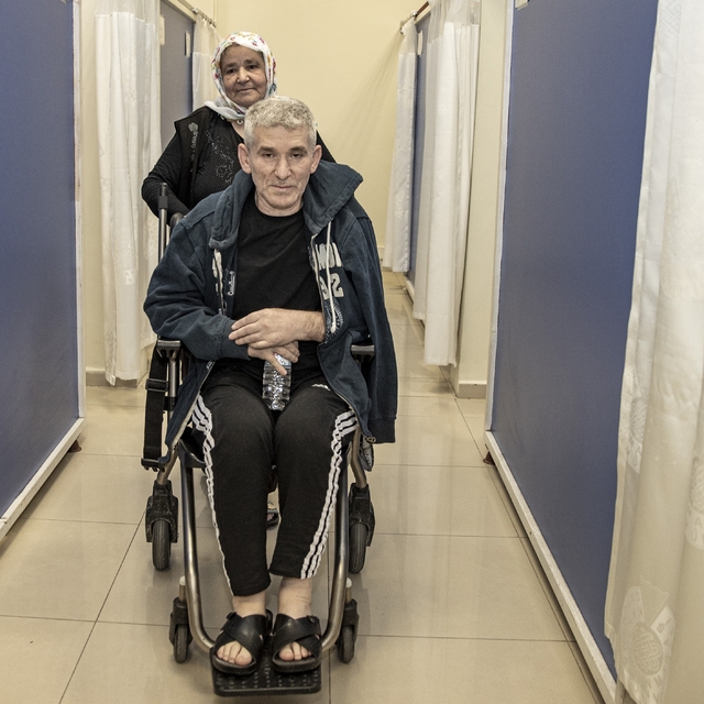 6 ŞUBAT DEPREMLERİNİN BİRİNCİ YILI - Enkaz altında ezilen kolunu kullanamay...