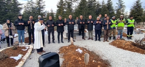 Başkan Zelyurt, Doğanşehir'de depremlerde hayatını kaybedenlerin mezarların...