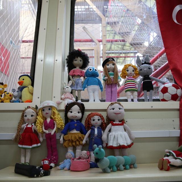 Hataylı depremzede kadın, platin takılan elini kurs sayesinde kullanmaya ba...