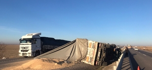 Konya'da tırın devrilmesi sonucu 1 kişi öldü
