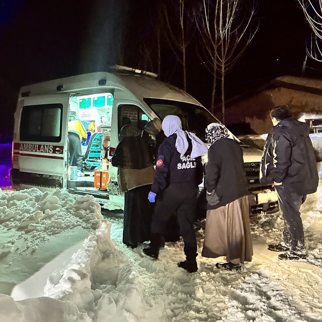 Van'da sobadan sızan gazdan etkilenen anne ve oğlu hastaneye kaldırıldı